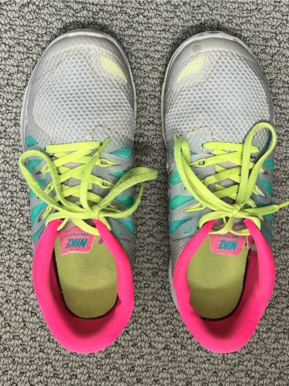 Nike Women's Light Gray Running Shoes 5.0 with Pink and Neon Yellow size 7